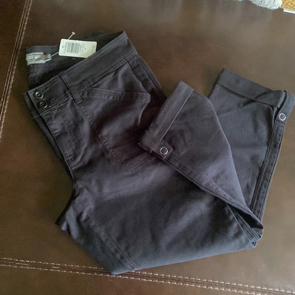 Torrid - Picture 2 of 6